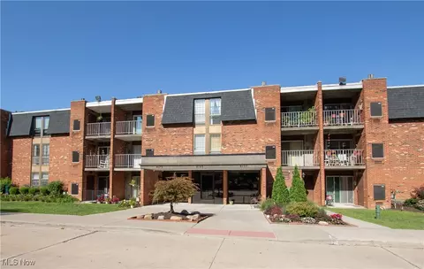 4179 Columbia Rd #107, North Olmsted, OH 44070