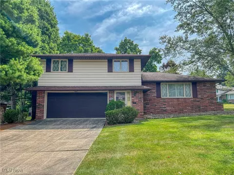 7731 Cecelia Dr, Parma, OH 44134