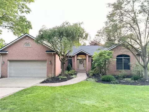 501 Valleydell Cir NW, North Canton, OH 44720
