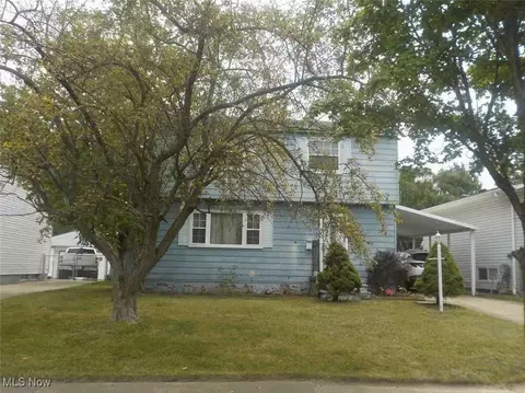 4353 Sky Lane Dr, Cleveland, OH 44109