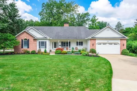 430 Briar Lake Dr, Elyria, OH 44035