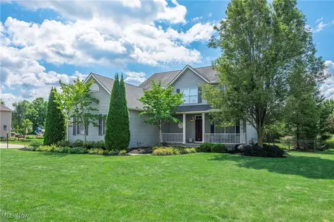 27301 Beatrice Ln, Olmsted Twp, OH 44138