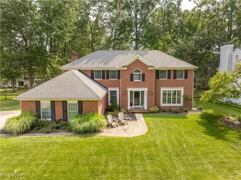 551 Chancellor Cir, Avon Lake, OH 44012