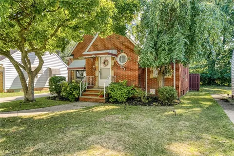261 E 262nd St, Euclid, OH 44132