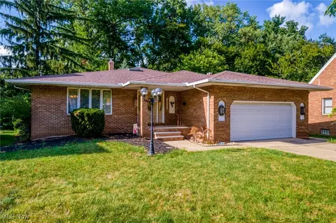 10540 Notabene Dr, Parma Heights, OH 44130