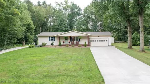 4020 Orchard Dr, Norton, OH 44203