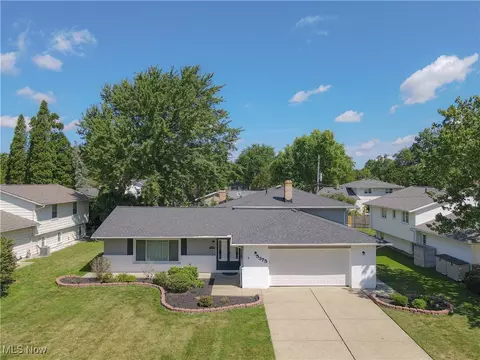 5375 Golfway Ln, Lyndhurst, OH 44124