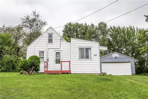 2527 Miday Ave NE, East Canton, OH 44730