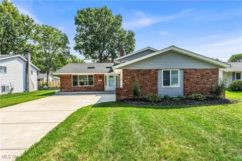 5801 Dorothy Dr, North Olmsted, OH 44070