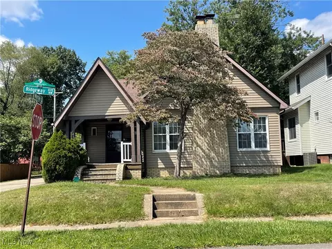 1439 Ridgeway Pl NW, Canton, OH 44709