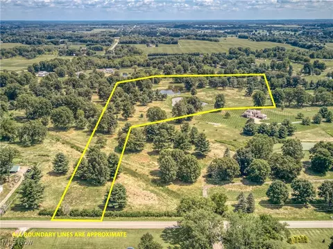 William Penn Avenue Ne, Hartville, OH 44632