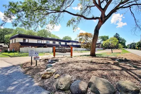 9956 Johnnycake Ridge Rd #E8, Concord, OH 44077