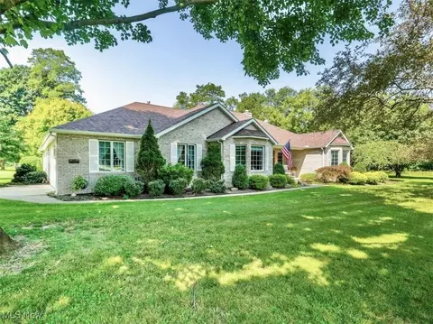 17 Hillcrest Ct, Conneaut, OH 44030