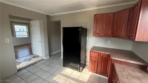 Entry Way - 320 Augusta Ave, Lorain, OH 44052 photo 2 of 4