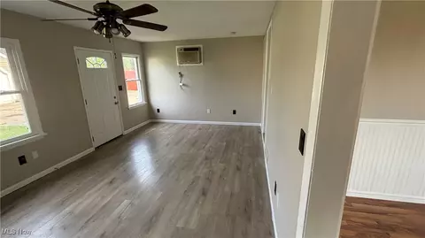 Living - 320 Augusta Ave, Lorain, OH 44052 photo 2 of 3