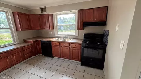 Kitchen - 320 Augusta Ave, Lorain, OH 44052 photo 2 of 2