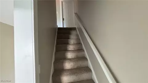 Entry Way - 320 Augusta Ave, Lorain, OH 44052 photo 3 of 4