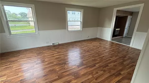 Living - 320 Augusta Ave, Lorain, OH 44052 photo 1 of 3