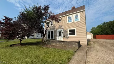 Exterior - 320 Augusta Ave, Lorain, OH 44052 photo 2 of 2