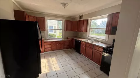 Kitchen - 320 Augusta Ave, Lorain, OH 44052 photo 1 of 2