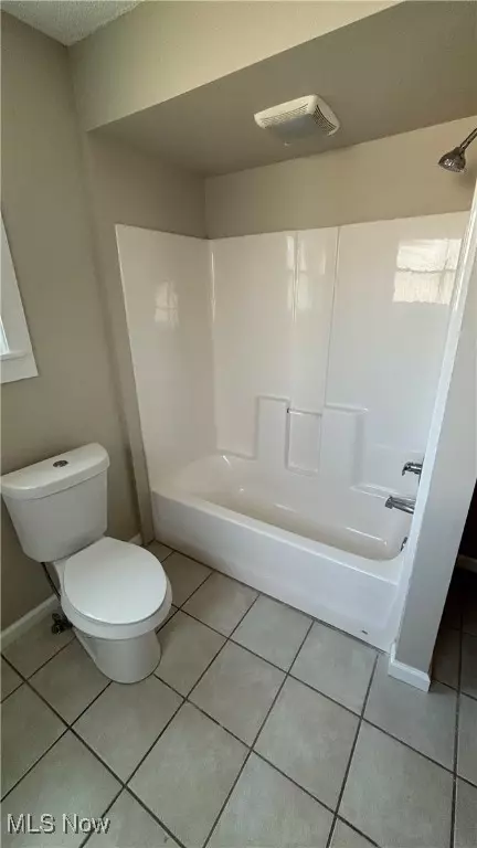 Bath - 320 Augusta Ave, Lorain, OH 44052 photo 3 of 3