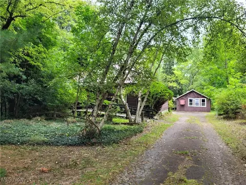 9537 New Buffalo Rd, Canfield, OH 44406