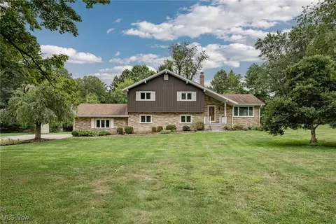 38316 Berkshire Hills Dr, Willoughby Hills, OH 44094