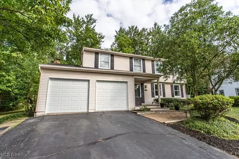 8636 Bayberry Dr NE, Warren, OH 44484