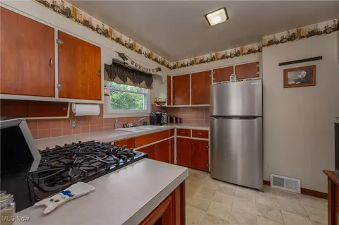3600 Lotus Pl SW, Canton, OH 44710 photo 9