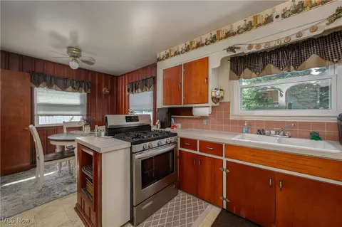 3600 Lotus Pl SW, Canton, OH 44710 photo 8