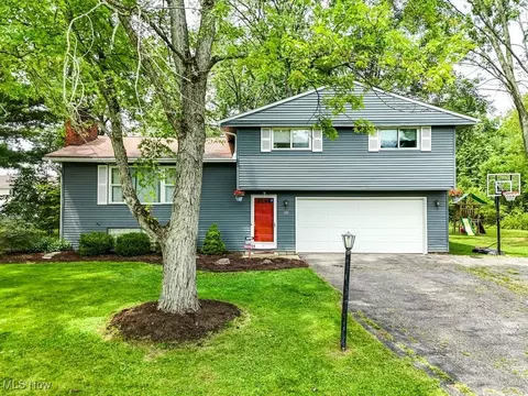 120 N Oakmont Dr, Northfield Center, OH 44067