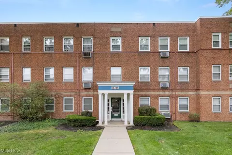 13785 Cedar Rd, Cleveland, OH 44118
