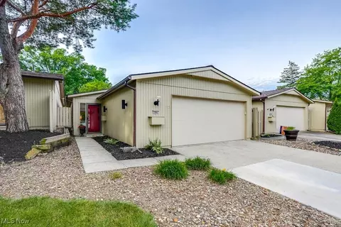 19841 Dell Dr, Strongsville, OH 44149