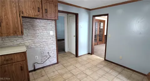 Entry Way - 3210 3rd St NW, Canton, OH 44708 photo 2 of 5
