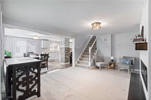 Entry Way - 1427 Breiding Rd, Akron, OH 44310 photo 1 of 4