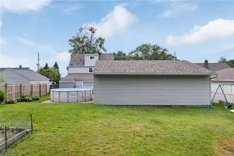 Exterior - 1427 Breiding Rd, Akron, OH 44310 photo 5 of 6