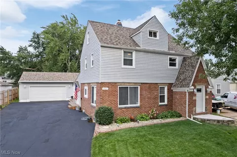 1427 Breiding Rd, Akron, OH 44310