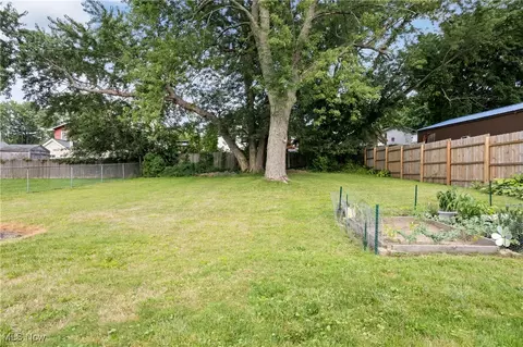 Exterior - 1427 Breiding Rd, Akron, OH 44310 photo 3 of 6