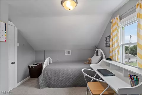 Bedroom - 1427 Breiding Rd, Akron, OH 44310 photo 5 of 7