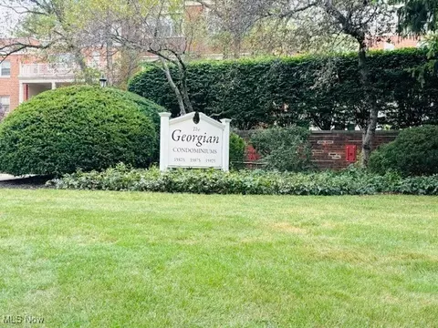15825 Van Aken Blvd #107W, Cleveland, OH 44120