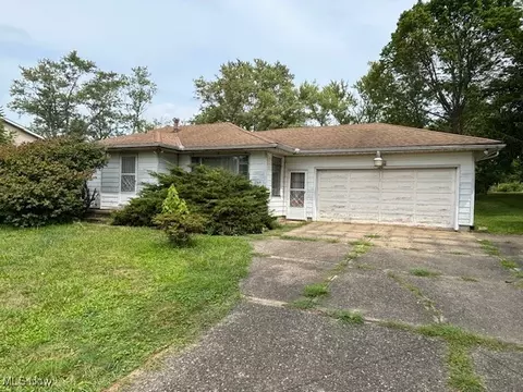2169 Pamer Dr, Akron, OH 44319