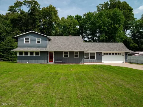 181 Beechwood Dr, Northfield, OH 44067