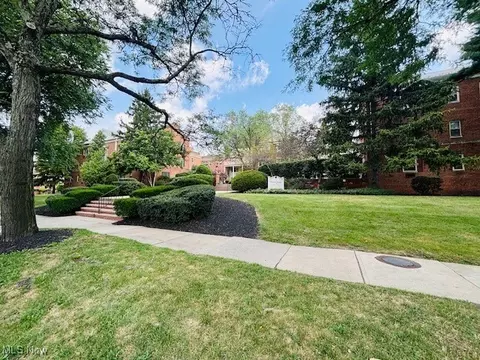 15825 Van Aken Blvd #205W, Cleveland, OH 44120