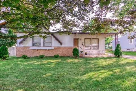 2286 Lynnwood Dr, Stow, OH 44224