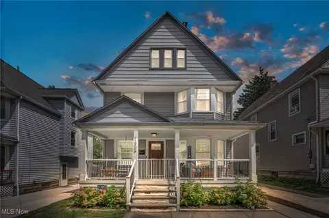 1369 Bonnieview Ave, Lakewood, OH 44107