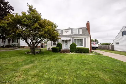 2904 Hilltop Dr, Parma, OH 44134