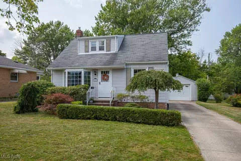 5142 Strawberry Ln, Willoughby, OH 44094