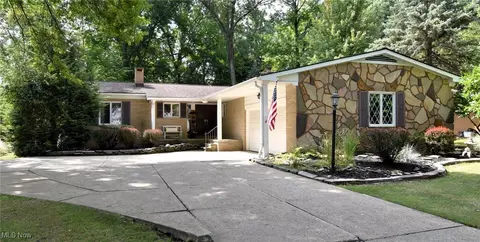 4731 Maple Ln, North Royalton, OH 44133