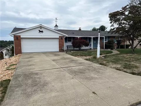 319 Lovers Lane Ln, Steubenville, OH 43953