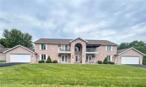921 Auburn Hills Dr #1, Boardman, OH 44512